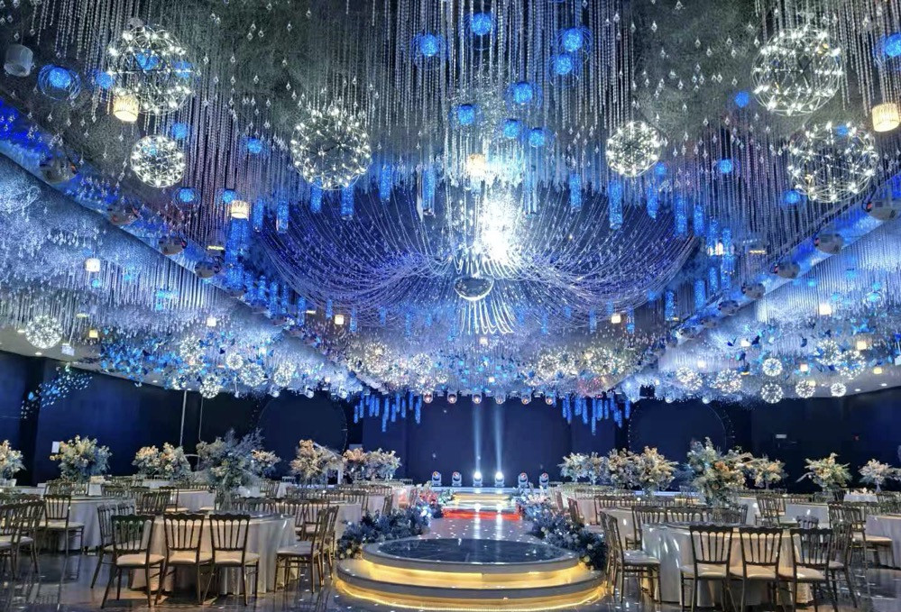 The colorful banquet hall of Fengyu International Hotel