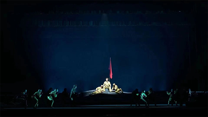 XMLITE's LM660 six-color moving wash in drama